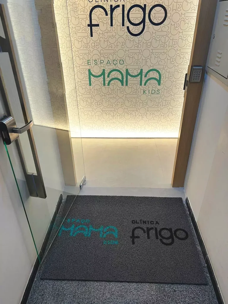 mama-frigo- Mama Frigo - Tapetes para entrada de lojas e empresas Real tapetes